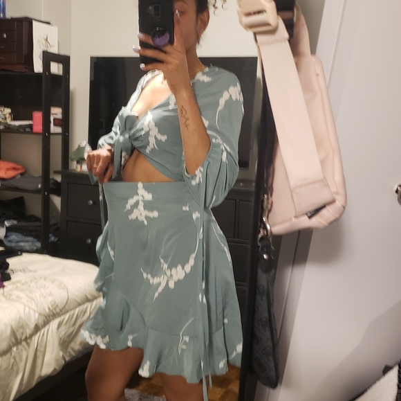 Floral tie dress - Picture 2 of 4